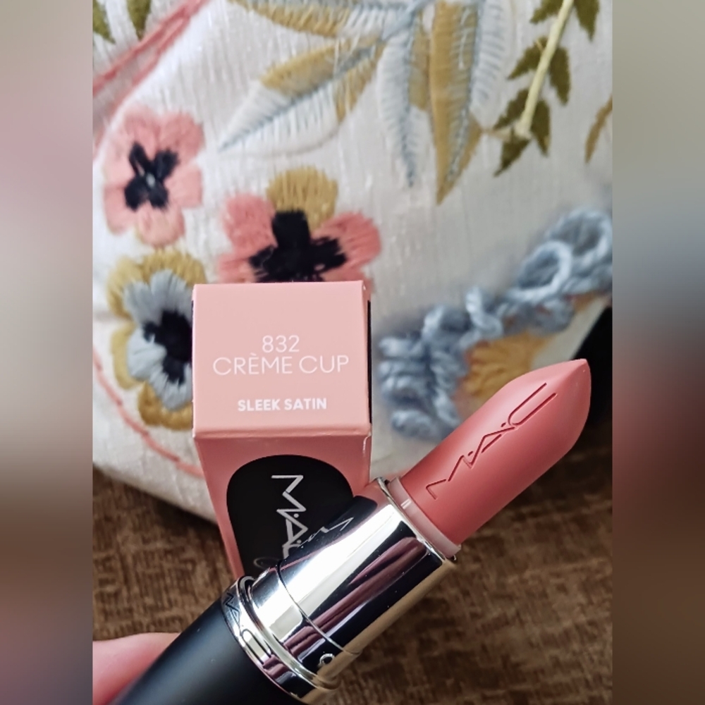 MAC MACximal Sleek Satin Lipstick, CREME CUP 832, NIB